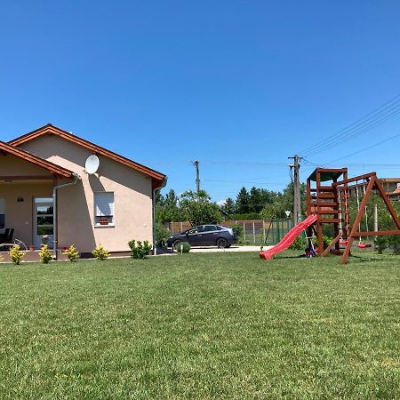 Konrad Apartman Villa Balatonmariafurdo Bagian luar foto
