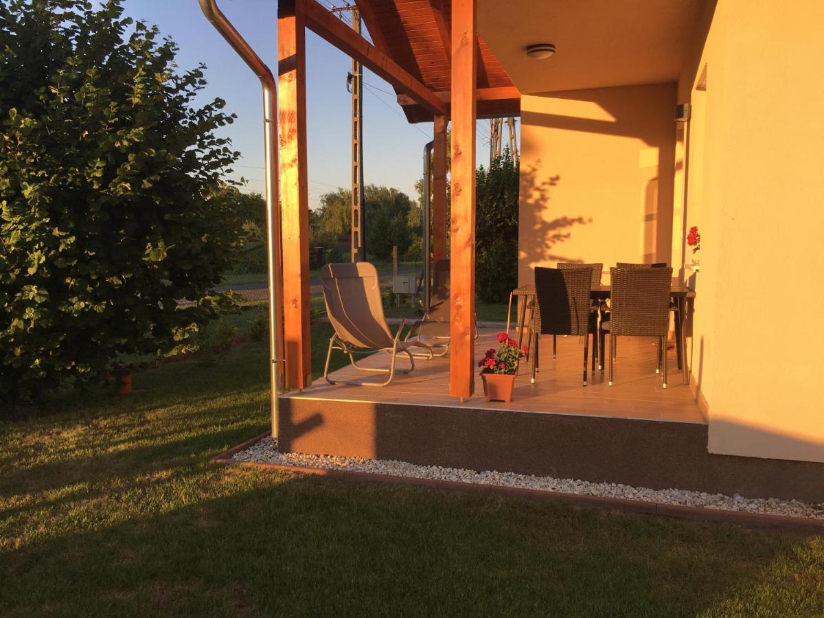 Konrad Apartman Villa Balatonmariafurdo Bagian luar foto
