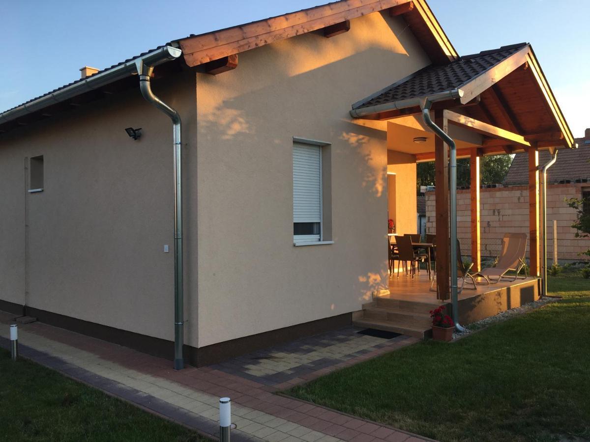 Konrad Apartman Villa Balatonmariafurdo Bagian luar foto