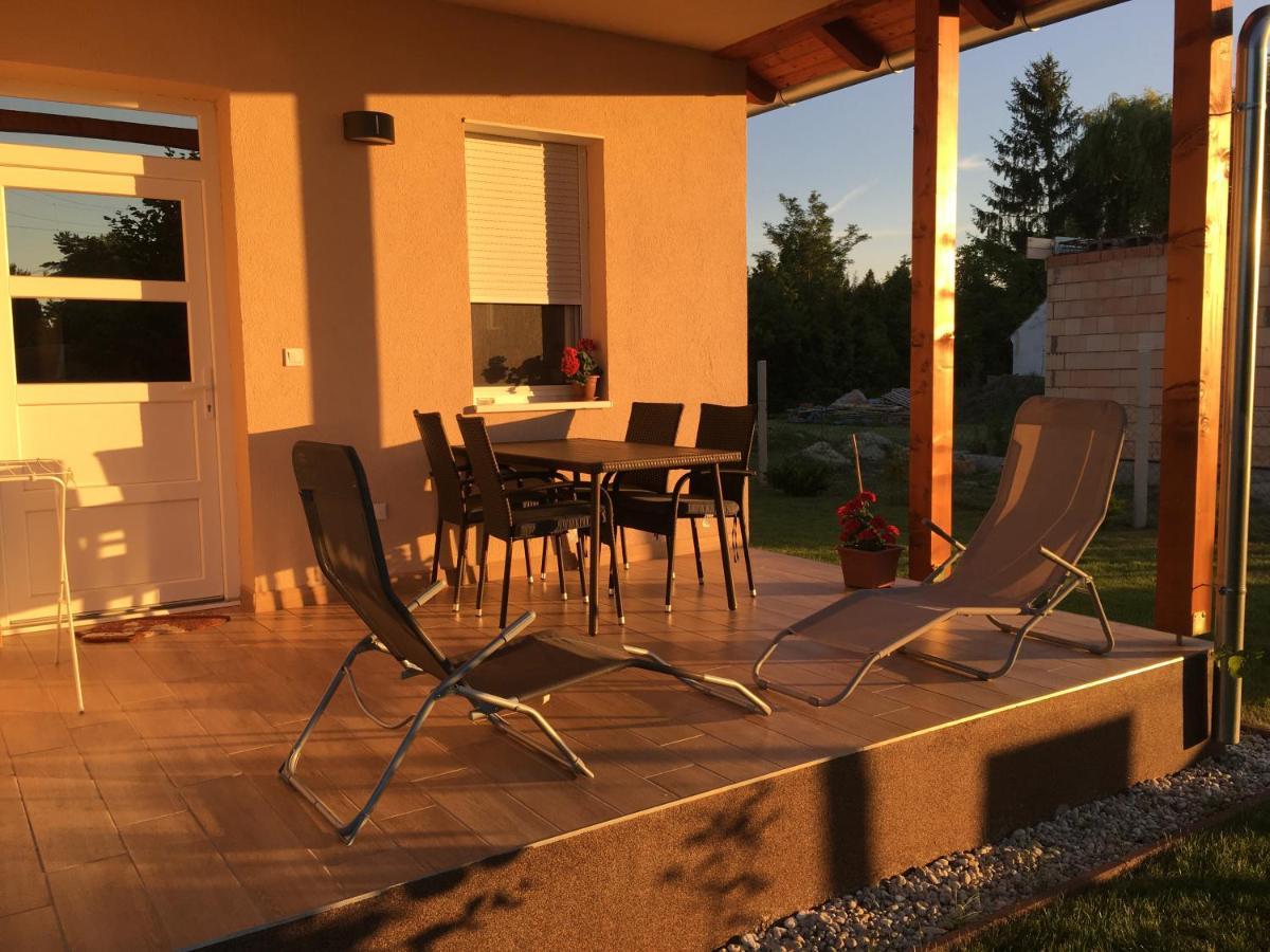 Konrad Apartman Villa Balatonmariafurdo Bagian luar foto