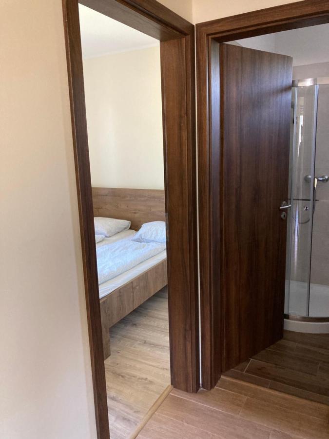 Konrad Apartman Villa Balatonmariafurdo Bagian luar foto