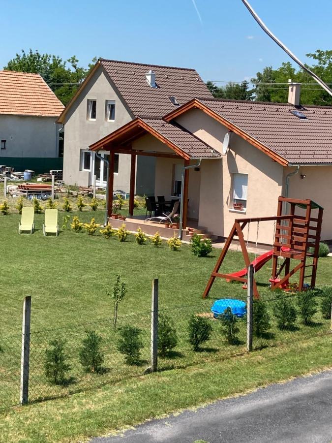 Konrad Apartman Villa Balatonmariafurdo Bagian luar foto