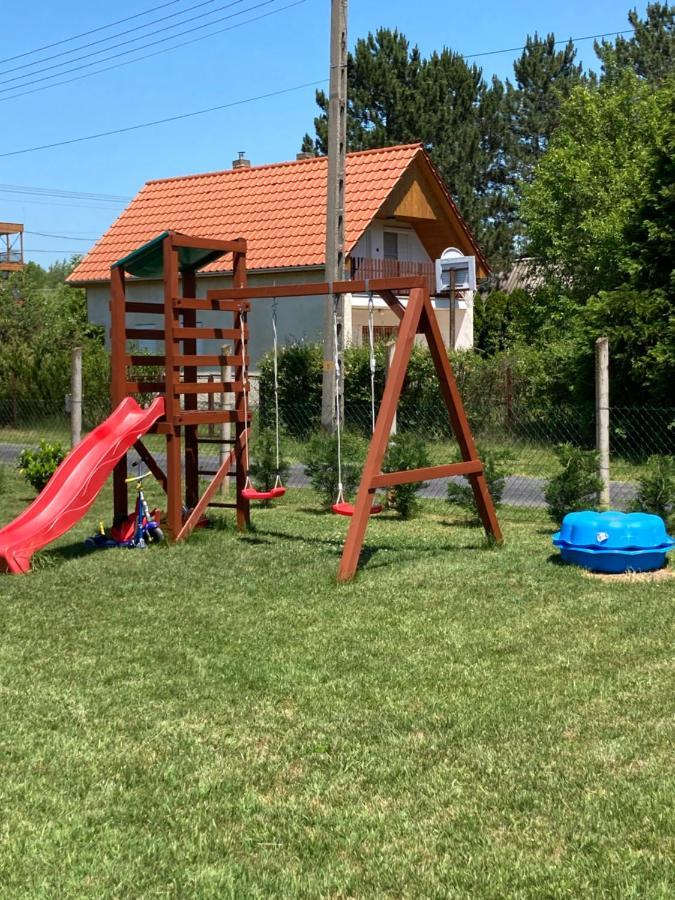 Konrad Apartman Villa Balatonmariafurdo Bagian luar foto