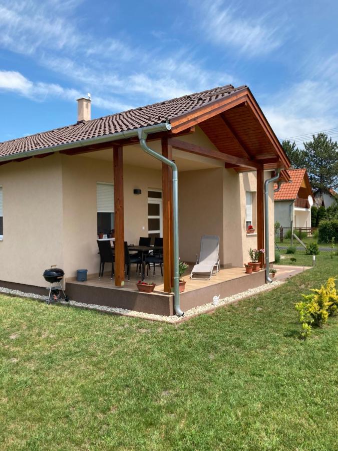 Konrad Apartman Villa Balatonmariafurdo Bagian luar foto