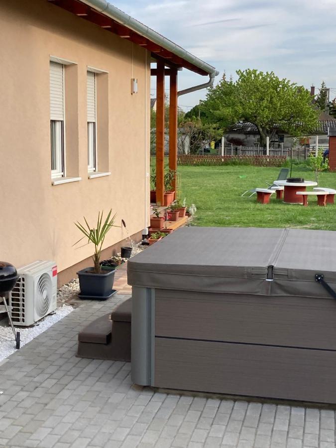 Konrad Apartman Villa Balatonmariafurdo Bagian luar foto