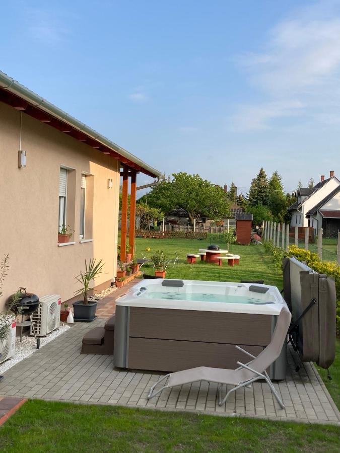 Konrad Apartman Villa Balatonmariafurdo Bagian luar foto