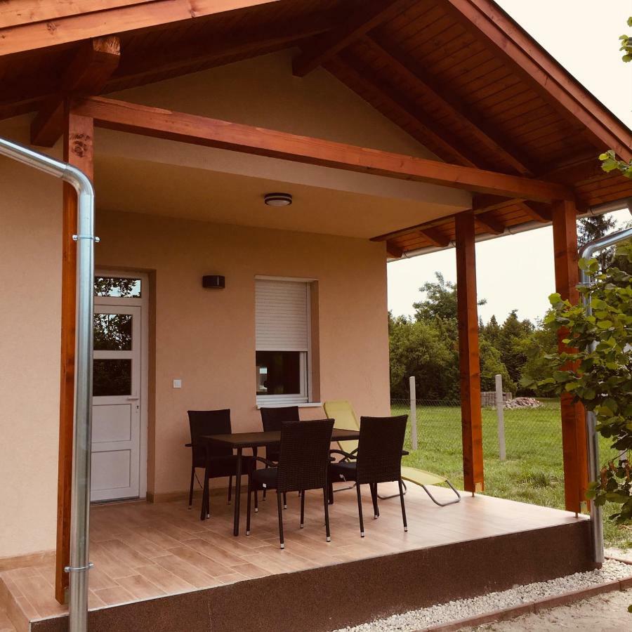 Konrad Apartman Villa Balatonmariafurdo Bagian luar foto