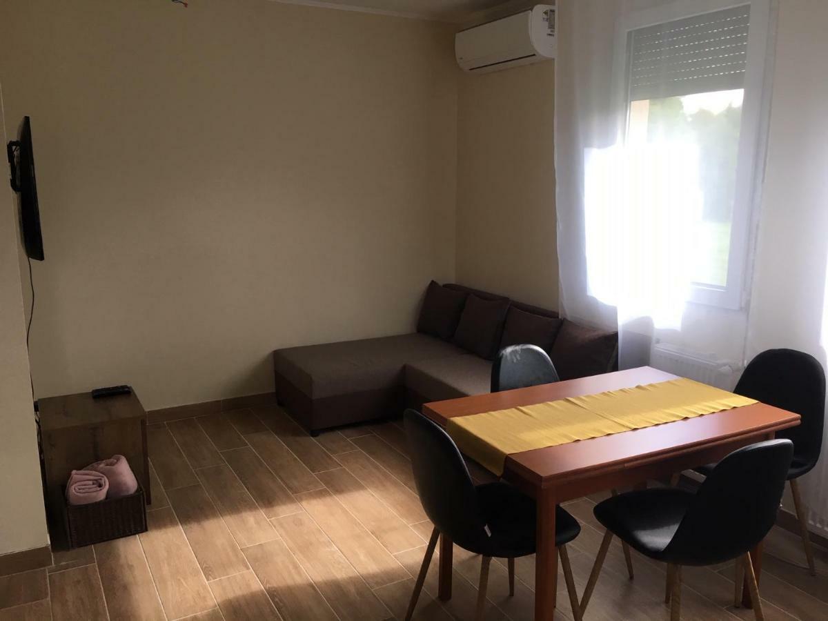 Konrad Apartman Villa Balatonmariafurdo Bagian luar foto