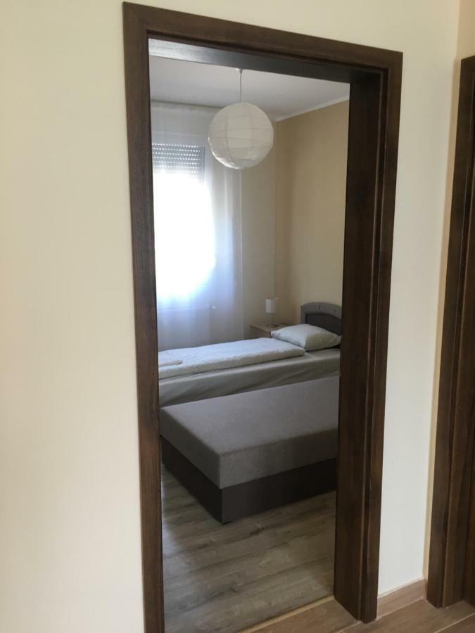 Konrad Apartman Villa Balatonmariafurdo Bagian luar foto