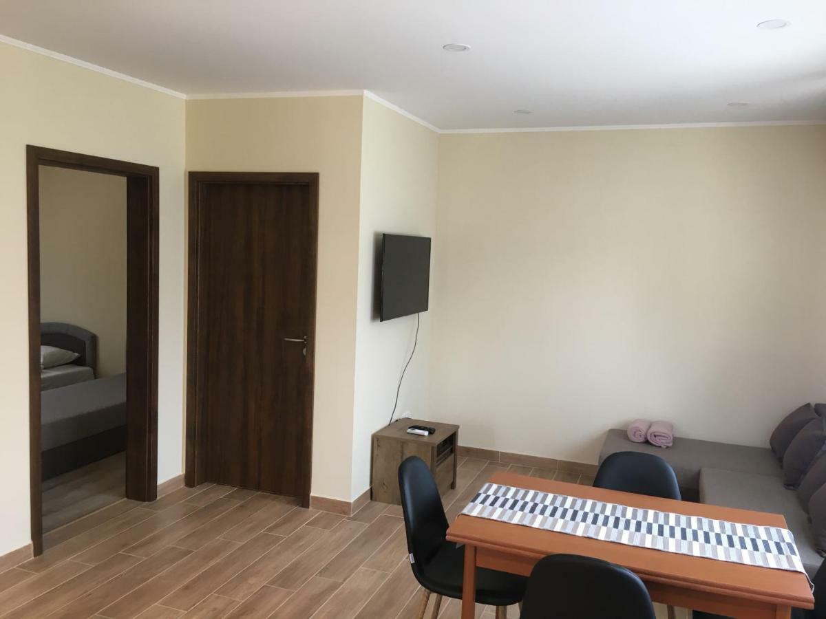 Konrad Apartman Villa Balatonmariafurdo Bagian luar foto