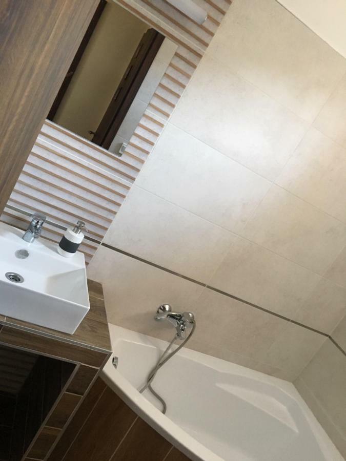 Konrad Apartman Villa Balatonmariafurdo Bagian luar foto
