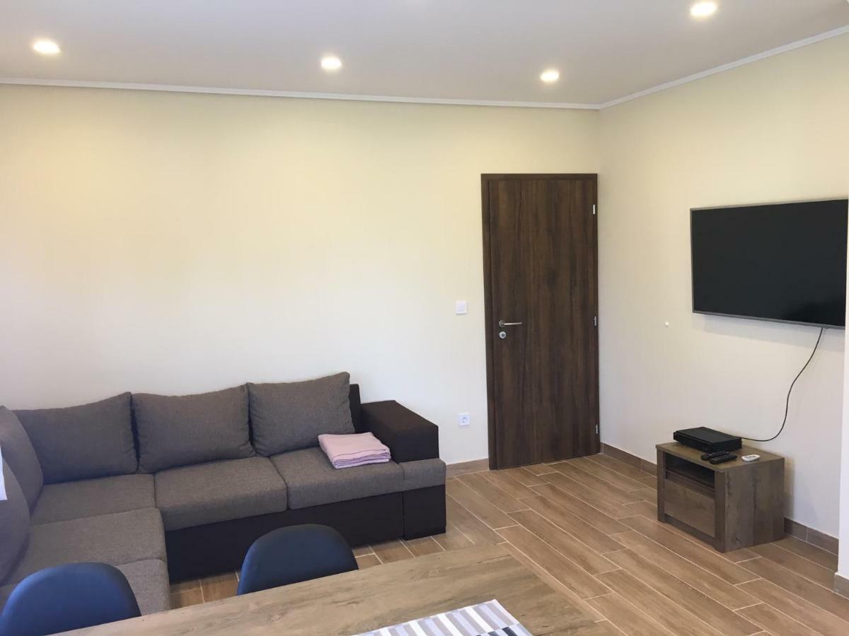 Konrad Apartman Villa Balatonmariafurdo Bagian luar foto