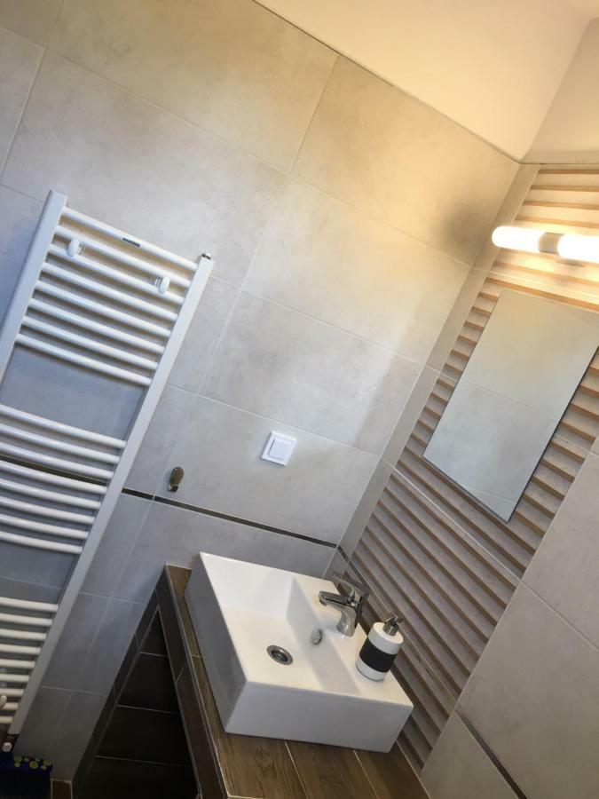 Konrad Apartman Villa Balatonmariafurdo Bagian luar foto